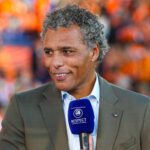 Van Hooijdonk ruilt NOS-microfoon in voor nieuwe richting