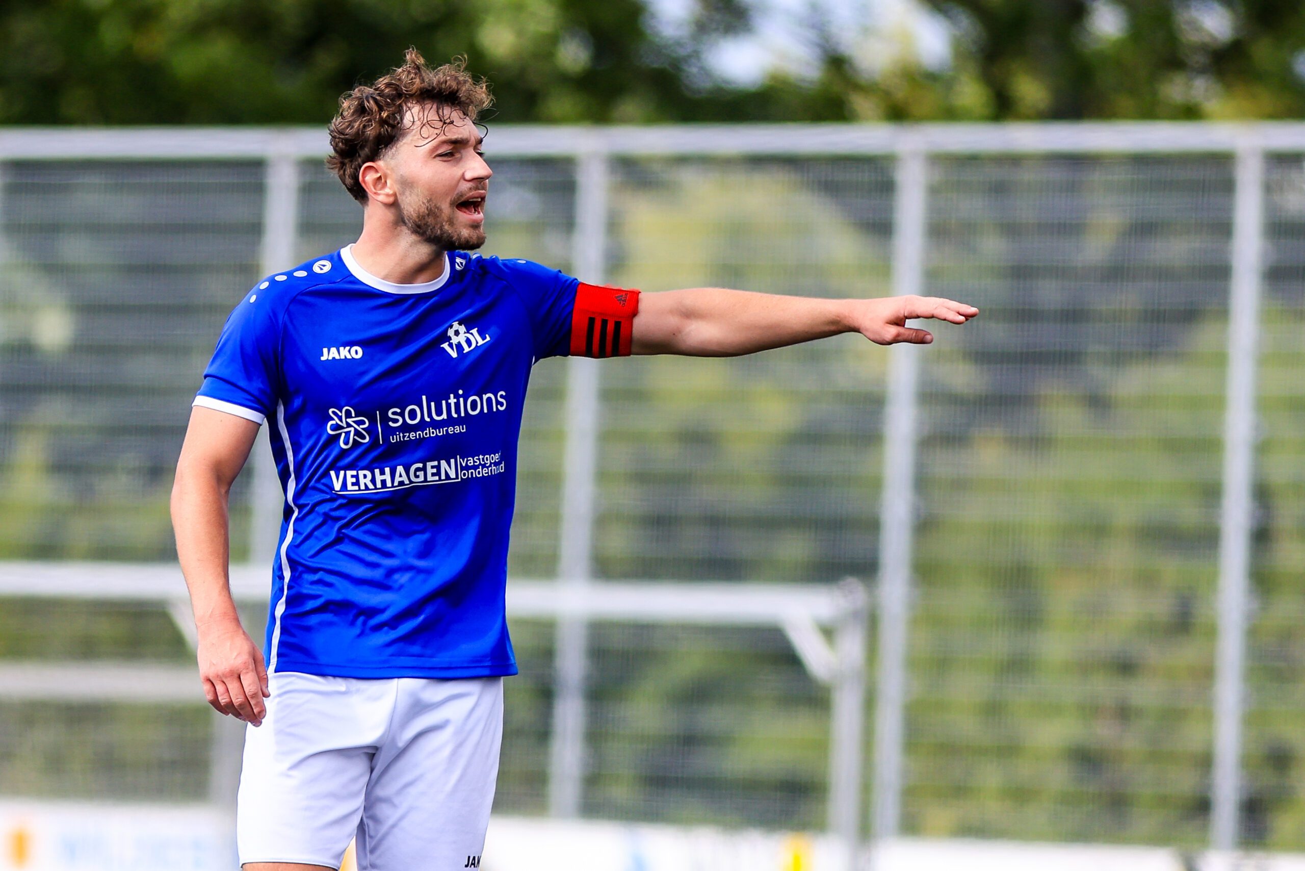 VDL Maassluis en IJVV De Zwervers houden elkaar in evenwicht -