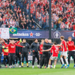 AZ wint overtuigend bekerfinale en grijpt vijfde KNVB Beker