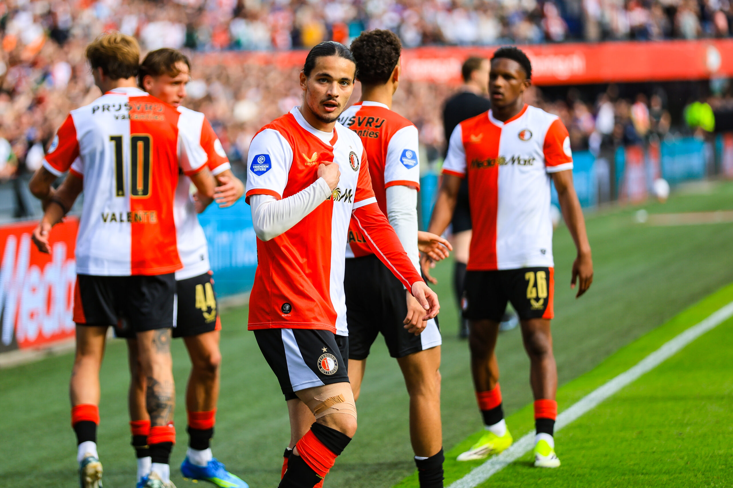 Feyenoord plaatst zich moeizaam voor Champions League