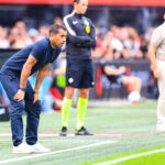 Van Bronckhorst ziet probleem bij Feyenoord: ‘We maken het onszelf moeilijk’